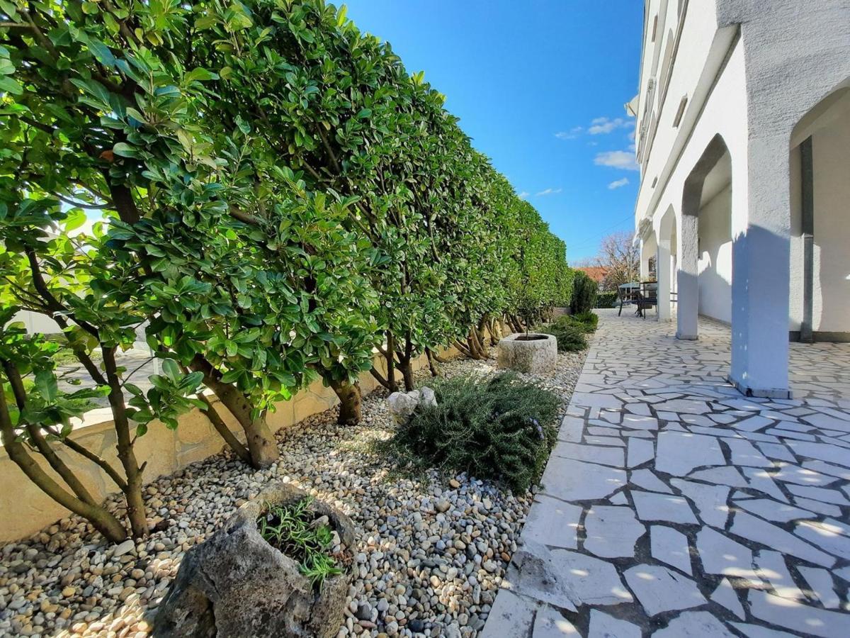 Apartments Adrijana Malinska Exterior foto